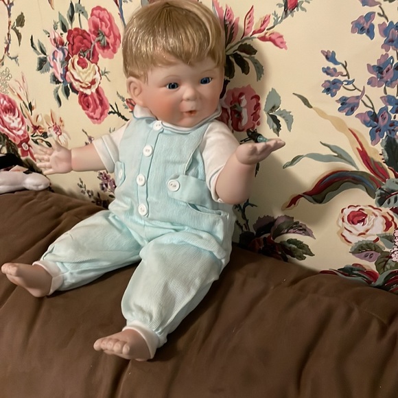 AstonDrake porcelain doll with lighting bug, batteries included, no certificate - Picture 15 of 15